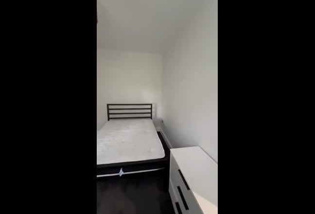 Stunning fully furnished modern room available Main Photo