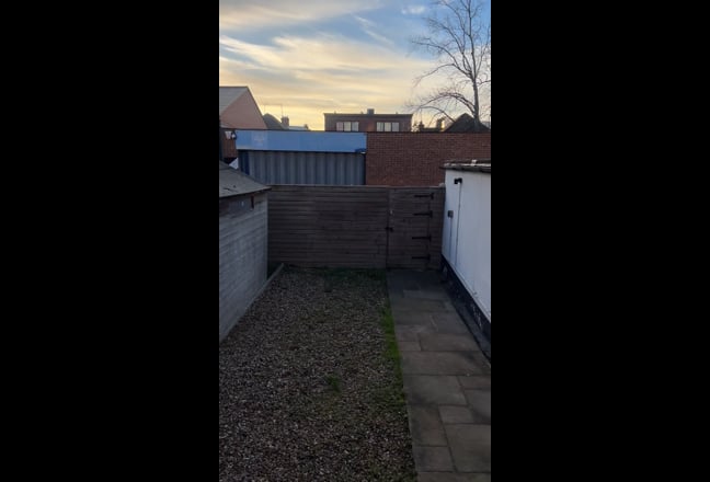 Bright Double Room in Golders Green- Available now Main Photo