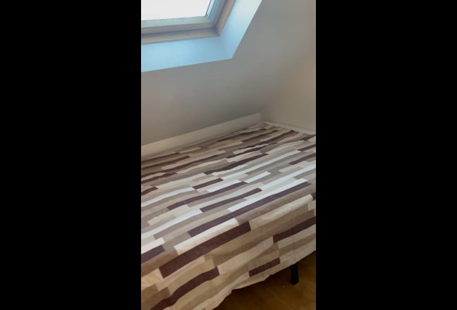 Stunning Double loft Room with en-suite  Main Photo