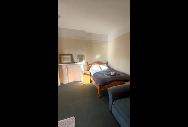 Cosy 1 Bedroom Studio next to Wimbledon Station  Main Photo