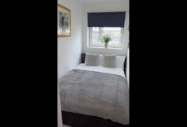Double room available in richmond Main Photo
