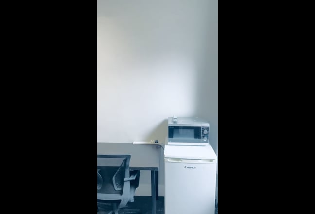 *Opposite Station** Modern large double ensuite  Main Photo