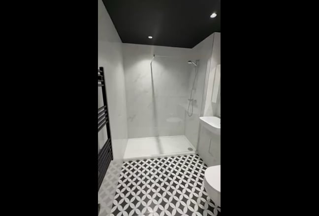 Double Room Available Main Photo