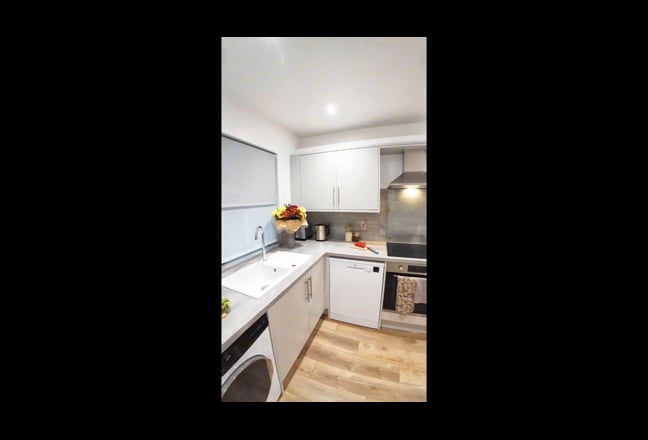 Newly renovated modern 4 bedroom co-living house Main Photo