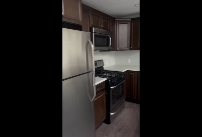 Ford Ave Luxury Commuters Dream Rooms and Lofts Main Photo