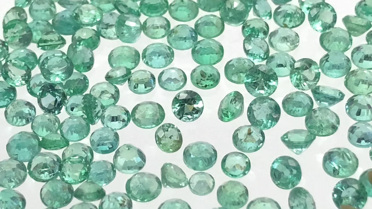 エメラルド ラウンドファセットカット2.5×2.5mm 5粒｜天然石ビーズ