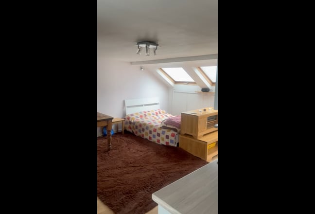 Furnished Studio Flat in Thornton Heath Main Photo