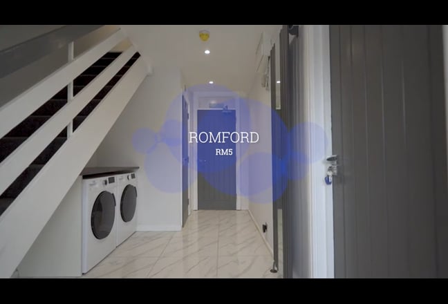 MOVE IN NOW! Furnished Rooms for Singles - Romford Main Photo