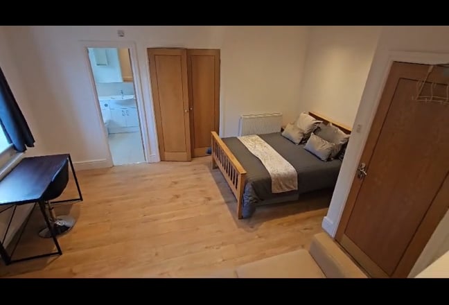 City Centre Ensuite. All Bills Inc Private Gardens Main Photo