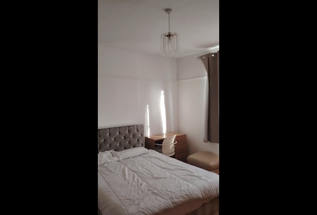 . Double bedroom available for a short stay  Main Photo