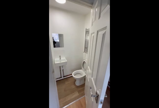 Spacious Studio Near Archway Station Main Photo