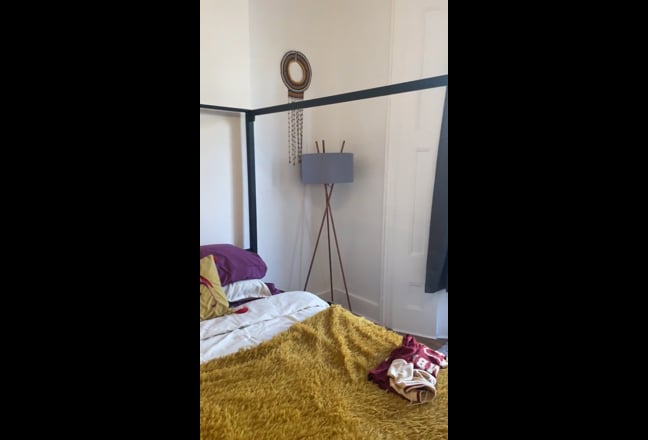 Beautiful 2 bedroom house with huge garden  Main Photo