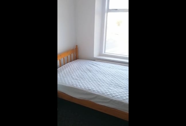 Small Double Room available in Fishponds  Main Photo