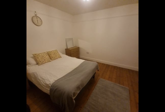 Double bedroom in leafy Stapleton Road Main Photo