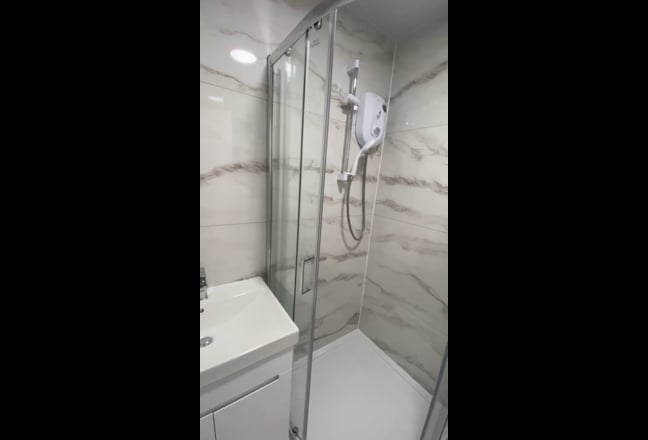 6 rooms in Uxbridge near Brunel / station  Main Photo