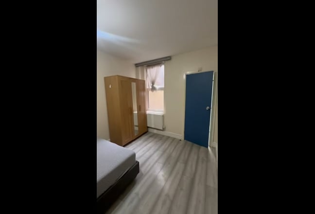  En-suite Room in Recently Refurbished house  Main Photo