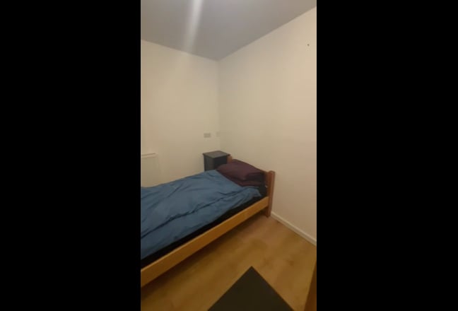 1 Double Bedroom Limehouse - £800 pcm Main Photo