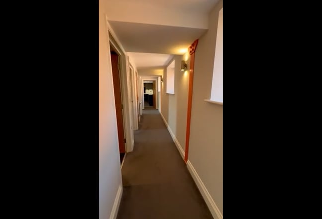 Spacious room for rent Main Photo