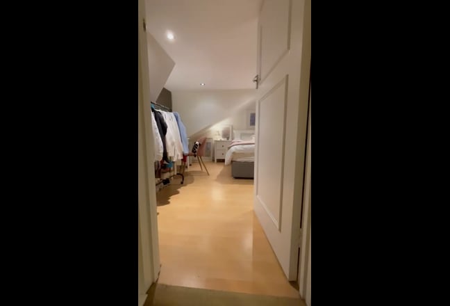 Furnished double room w bathroom - near Clapham HS Main Photo