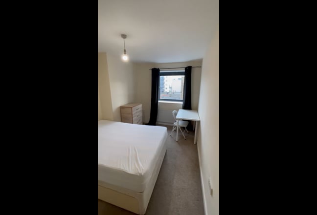 Urgent Replacement London Double Room Main Photo
