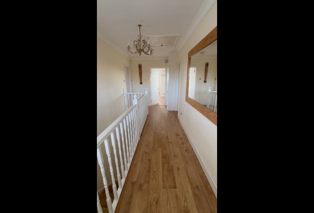  Bright Double Room Ensuite, Sea View (inc bills) Main Photo