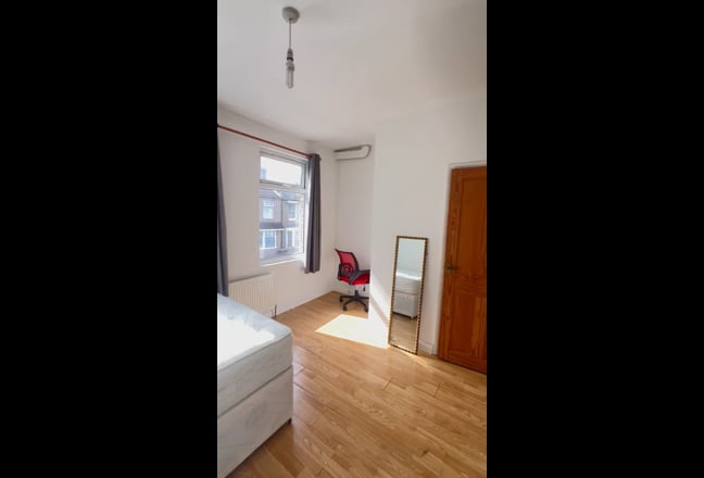 En Suite Room to Rent (Newham Hospital Near By) Main Photo