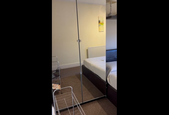 Large Dble Bedroom and Bathroom in Lewisham, SE13 Main Photo