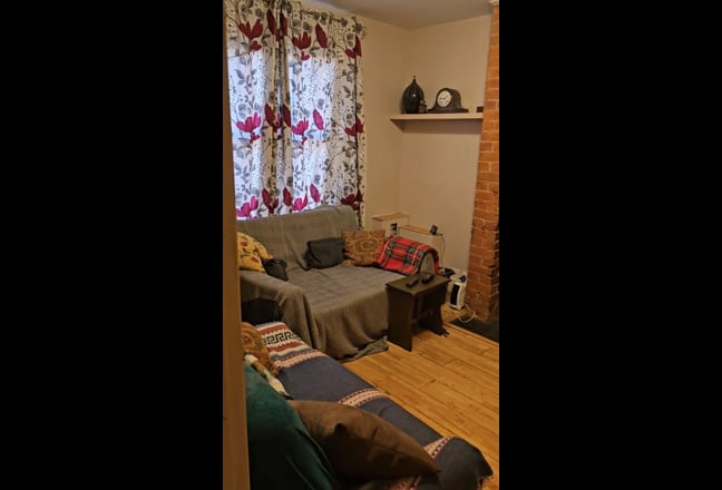 Large double room near centre of Salisbury Main Photo