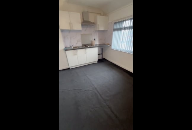 2 Bed Flat To Let Main Photo