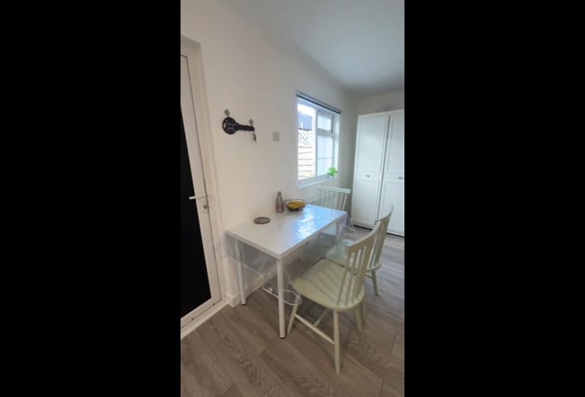 Studio House for Rent in Dagenham Main Photo