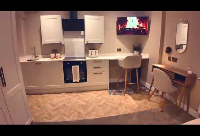 Centrally located studio room near Derby town Main Photo