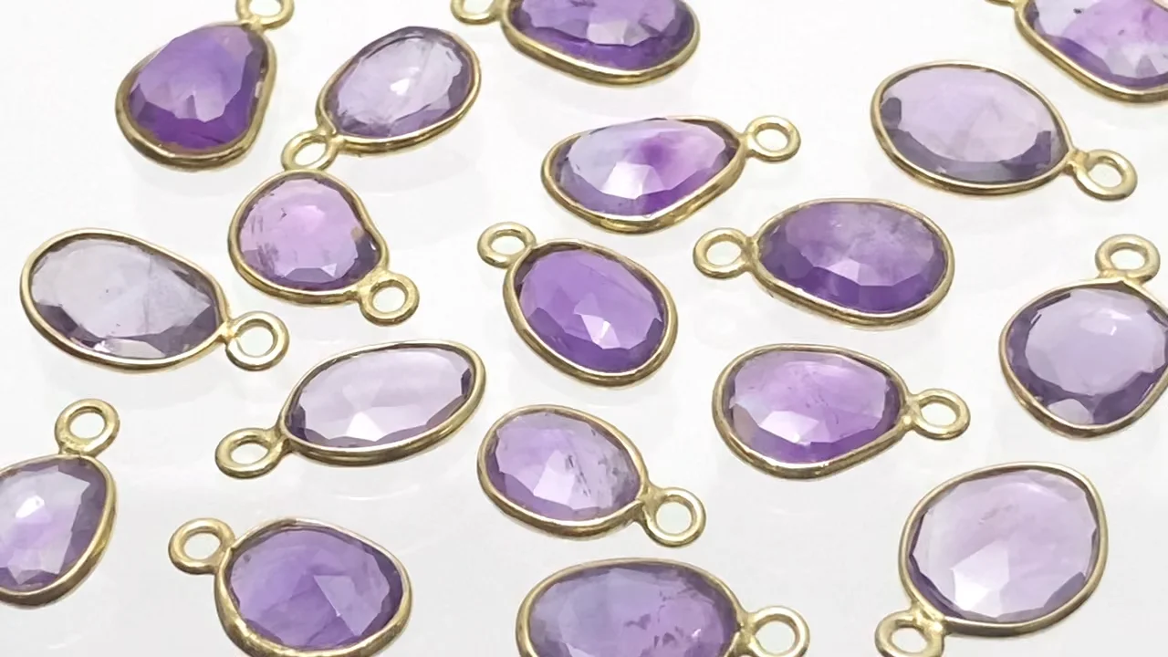 動画】宝石質アメジストAAA- 枠留めフリーフォーム ローズカット 【片