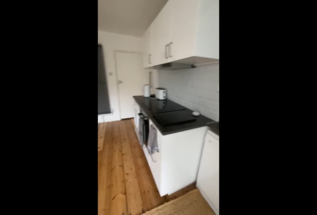 Private Studio with Own Kitchen & Bathroom Main Photo