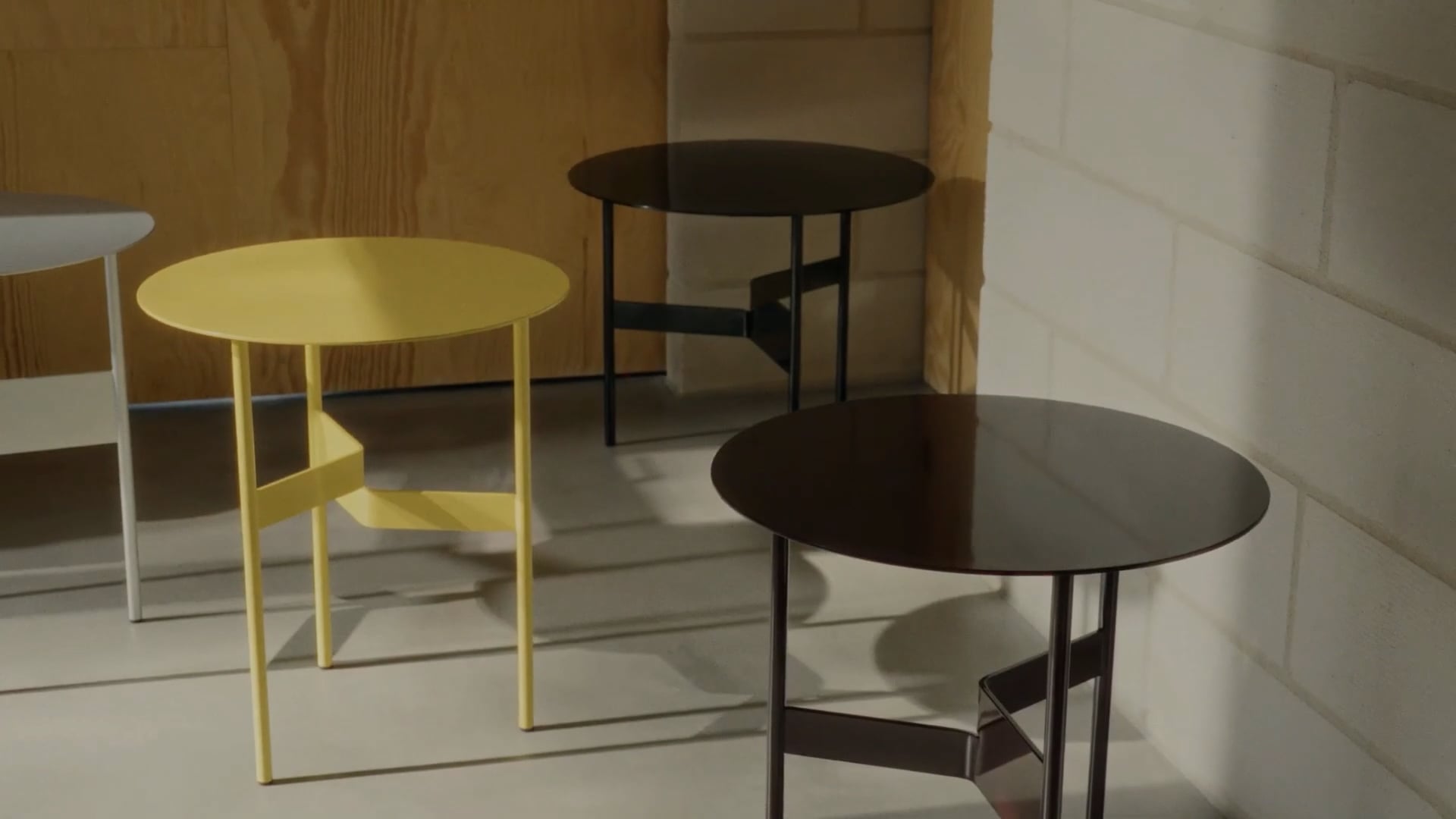 Shim Coffee Table D45, Bordeaux, Powder Coated Steel by Jonas