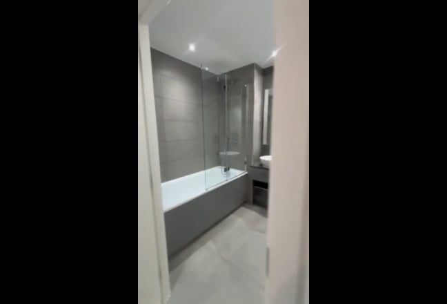 Double Bedroom Available Main Photo