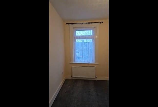 Sharing room available for rent Main Photo