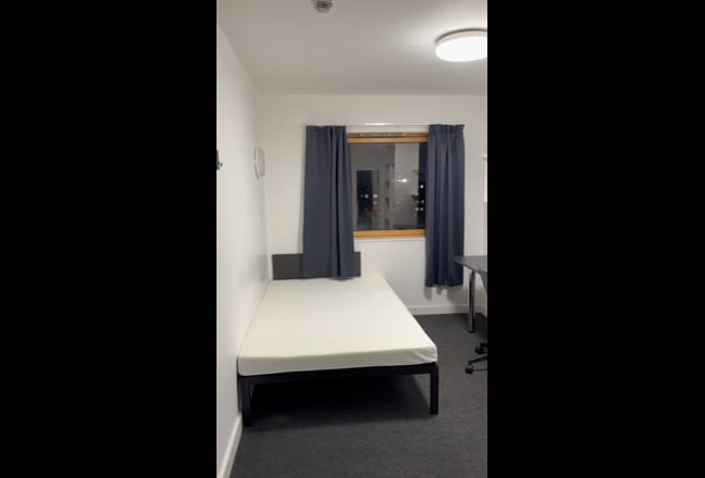 Room on offer for a contract exchange Main Photo