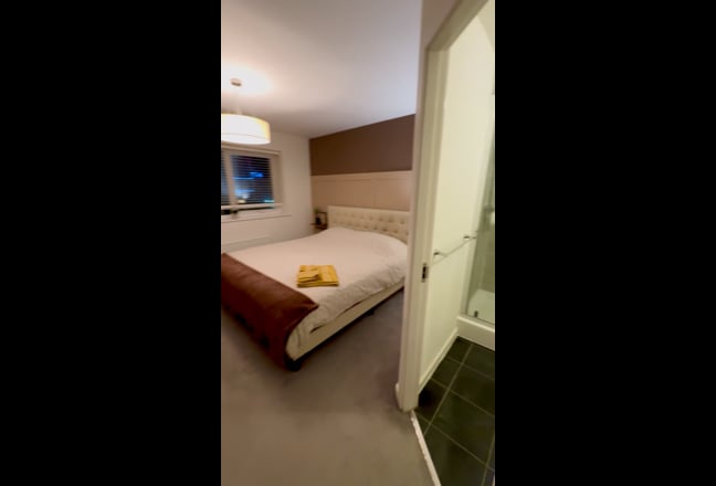 2 Double Bedrooms /  En-suites / Bills included   Main Photo