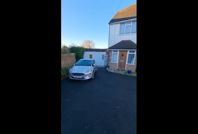 Self-Contained One-Bed Flat in Garden Setting Main Photo