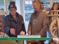 Palmoli - La "famiglia del bosco" riceve le chiavi della nuova casa