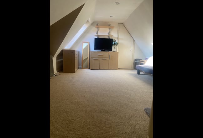 Flat bedsit Main Photo