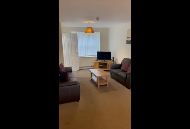 Modern townhouse, close to amenities. Main Photo