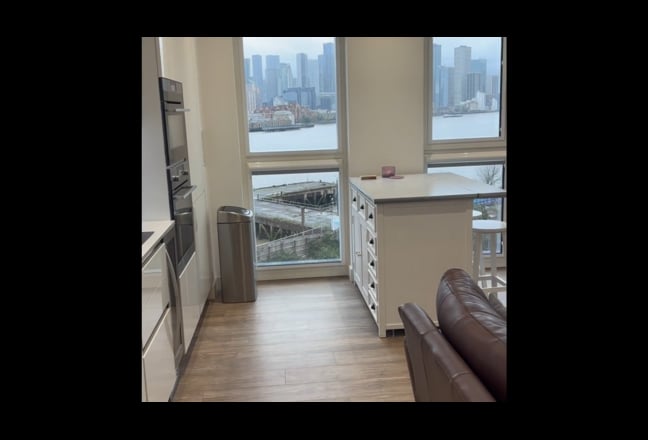 Modern 3-Bed Riverside Flat Main Photo