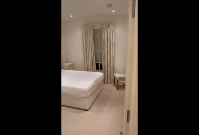 En-suite double room in Barons Court Main Photo