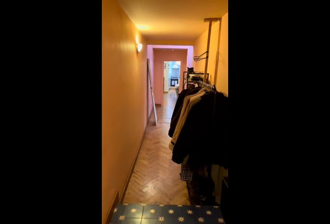 Spacious 2-bed female flatshare near Bow Road Main Photo