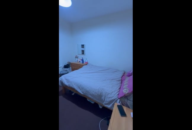 Furnished room in a 4 bedroom house is available Main Photo