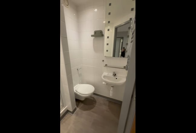 Big En-suite Room  - bills incl. Main Photo