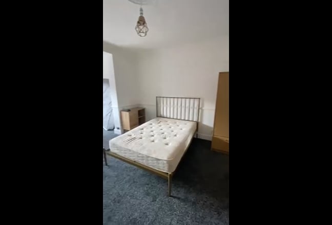 Large Double Room Main Photo