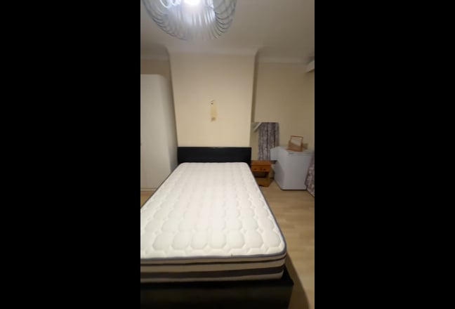 Short Term Room Availble Edgware Station Main Photo