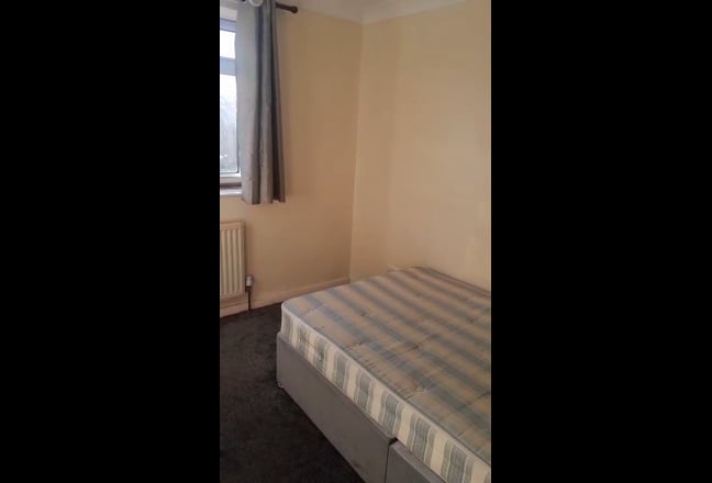 Very large room in house share.for single person  Main Photo